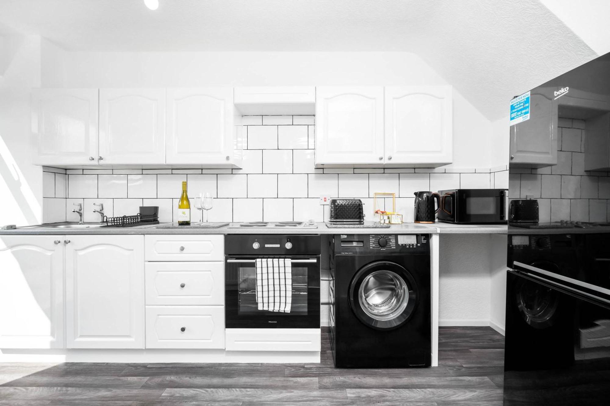 Unique 2 Bedroom House - Free Wifi & Netflix - Garden - Parking - 4vc Holiday home Minworth